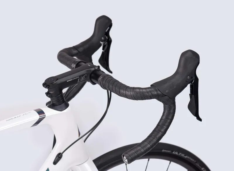 2021 Lapierre Xelius SL 5.0 Disc Carbon Road Bike in White -4